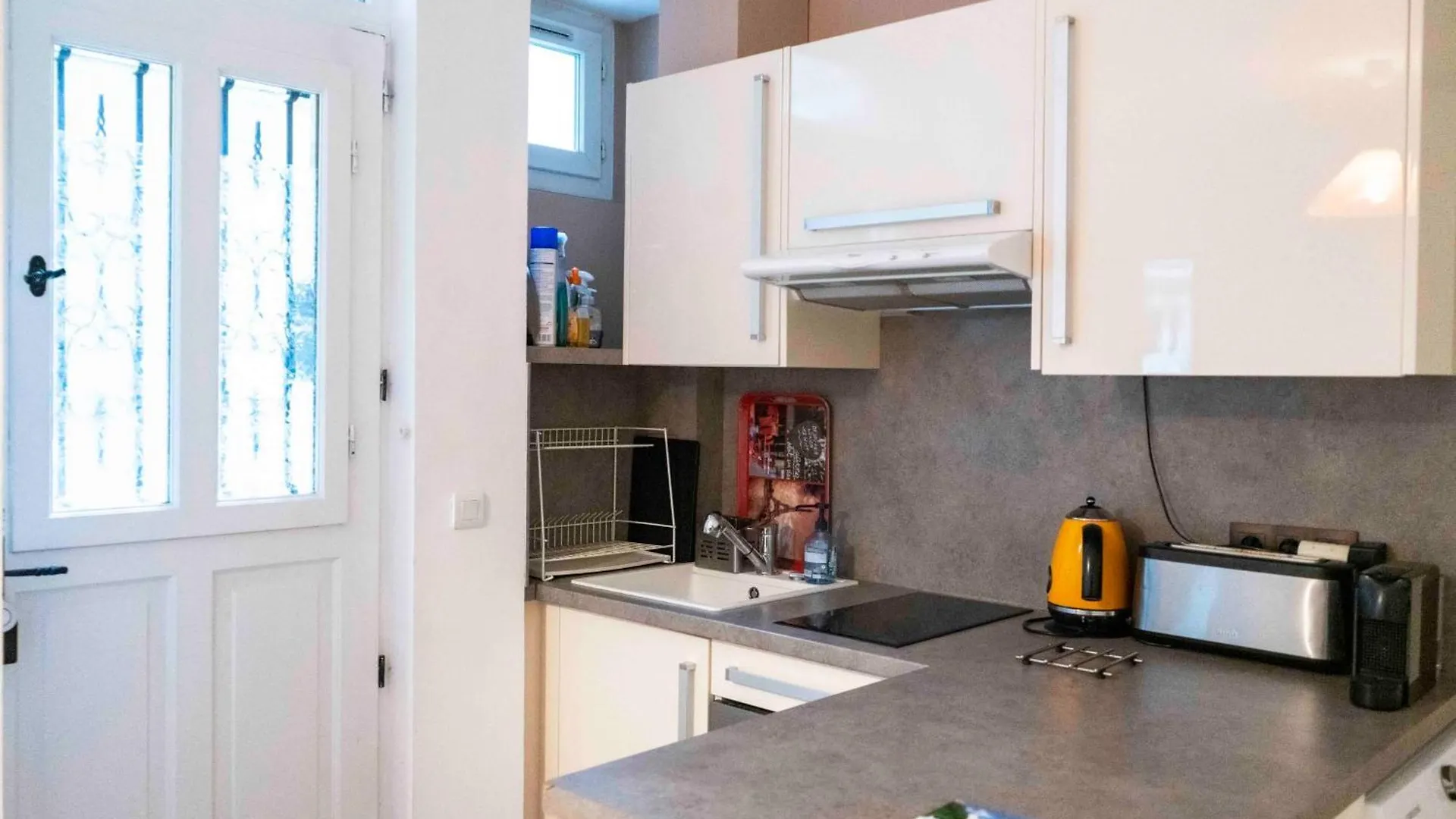 Quiet And Charming 30 M Apartment Paris